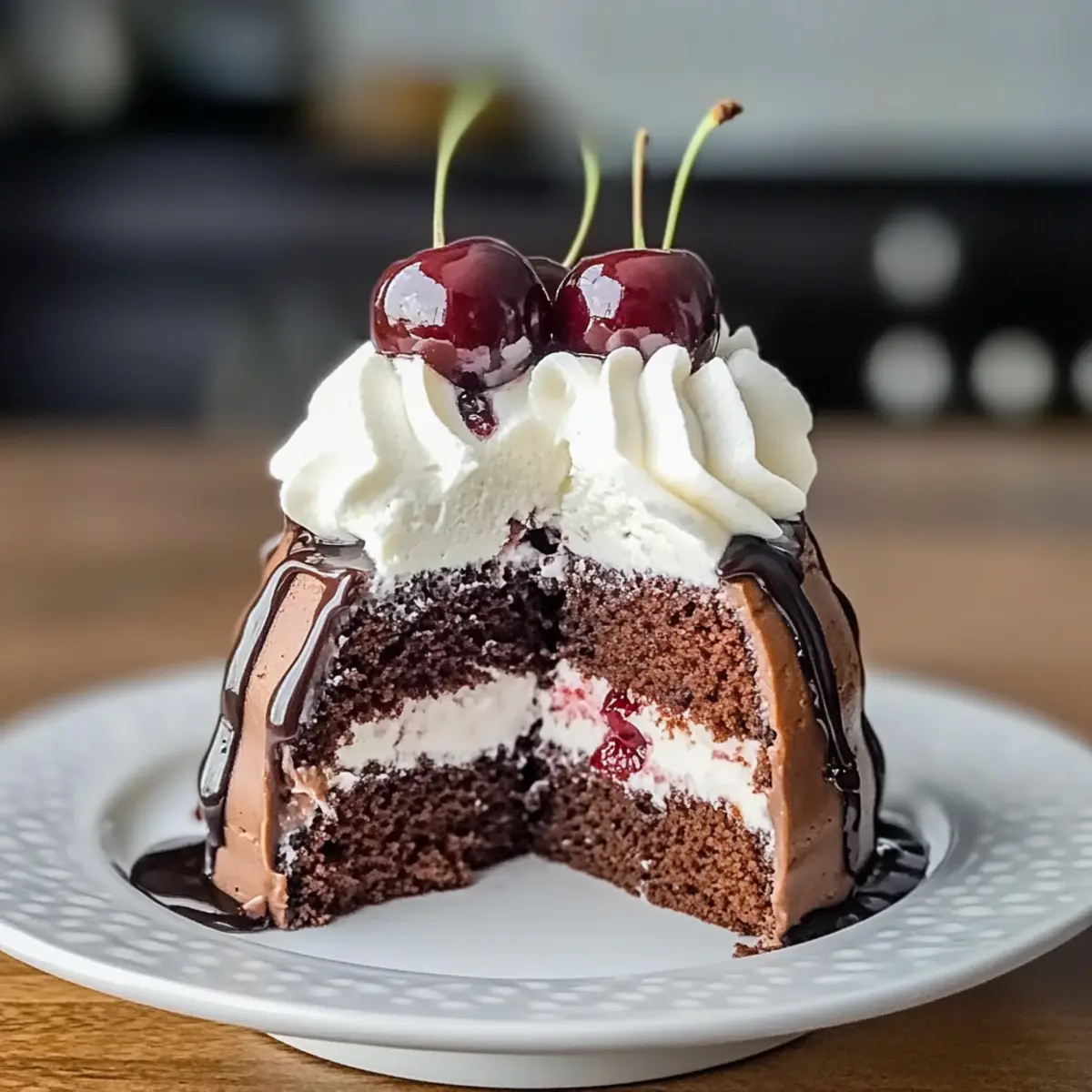 Mini-Schwarzwälder-Kirschtorte (Der geniale Guglhupf-Trick)