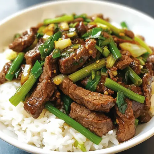 Frühlingszwiebel Rindfleisch Pfannengericht Rezept Zutaten: - 500g Rindfleisch, dünn geschnitten - 4 Frühlingszwiebeln, in Stücke geschnitten - 2 Knoblauchzehen, gehackt - 1 Stück Ingwer, gerieben - 2 EL Sojasauce - 1 EL Austernsauce - 1 EL Maisstärke - 2 EL Pflanzenöl - Salz und Pfeffer nach Geschmack Anleitung: 1. Rindfleisch mit Sojasauce, Austernsauce und Maisstärke marinieren. 2. Öl in einer Pfanne erhitzen. 3. Knoblauch und Ingwer anbraten, bis sie duften. 4. Rindfleisch hinzufügen und braten, bis es gar ist. 5. Frühlingszwiebeln hinzufügen und kurz mitbraten. 6. Mit Salz und Pfeffer abschmecken und servieren.